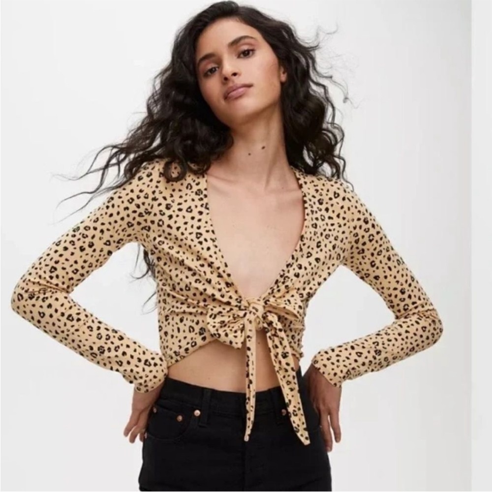 🆕 Sunday Best Tan and Brown Tie-Front Crop Blouse